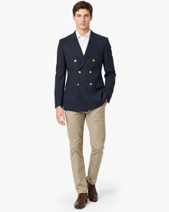 Look completo con chaqueta cruzada y pantalón kaki, foto de nuestro Instagram