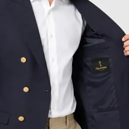 Publicación de Alquimista Atelier: chaqueta cruzada en detalle