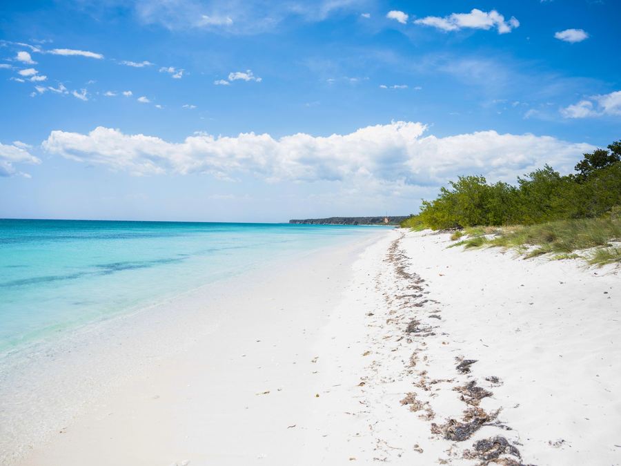 Turquoise water and empty white sand on a beach in Pedernales
