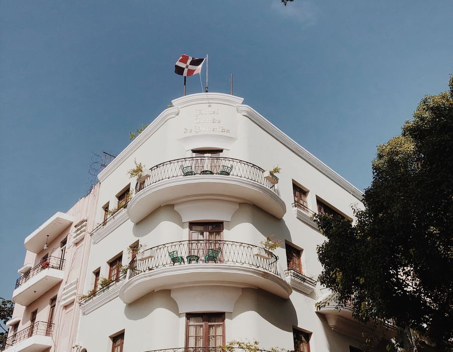 Colonial architecture in Santo Domingo flying the Dominican flag
