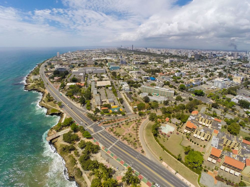 Vista aérea del litoral y la ciudad de Santo Domingo