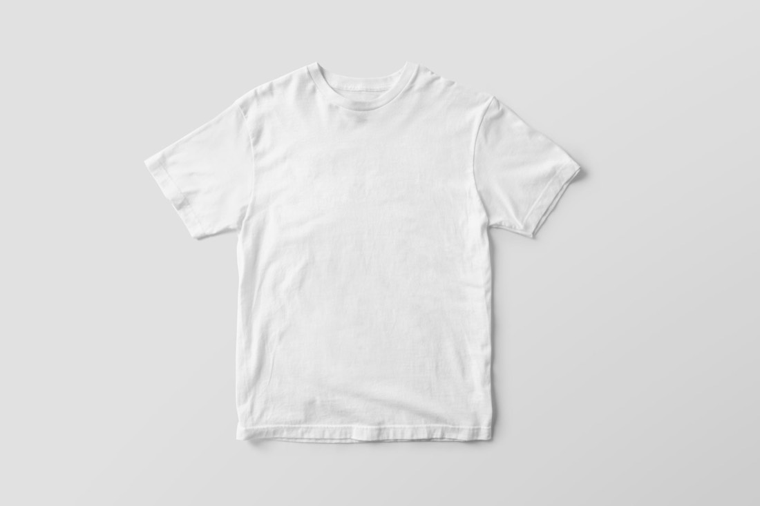 Camiseta blanca lista para estampar