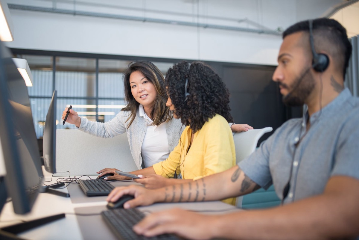 Jóvenes en una formación laboral